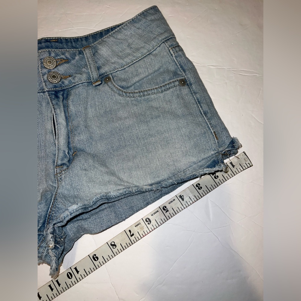 Levi’s High Rise Shorty Short - Picture 9 of 10